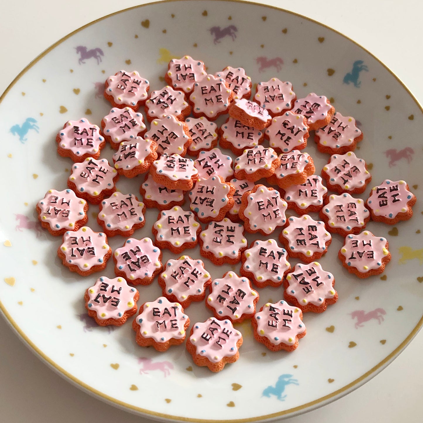 6 x Eat Me cookie Alice in wonderland cabochons