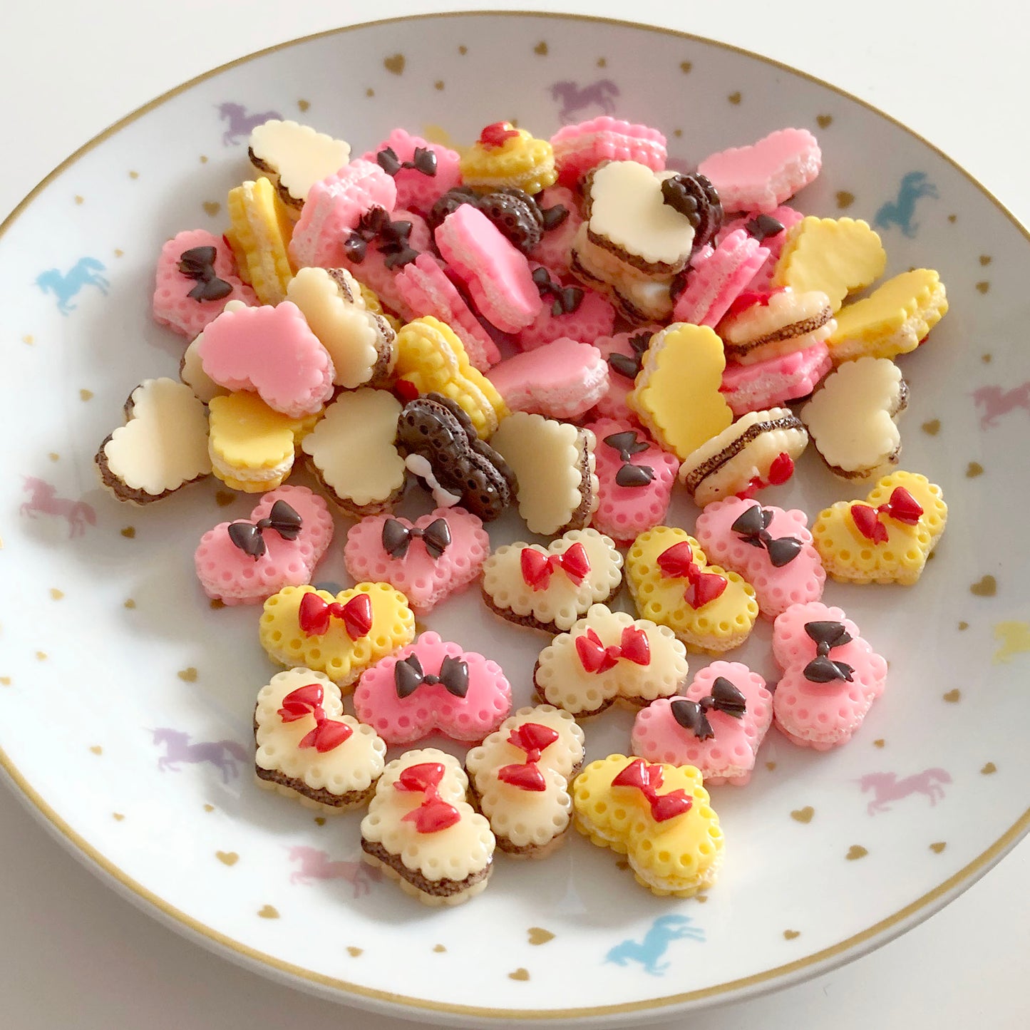 10 x heart cake cabochons