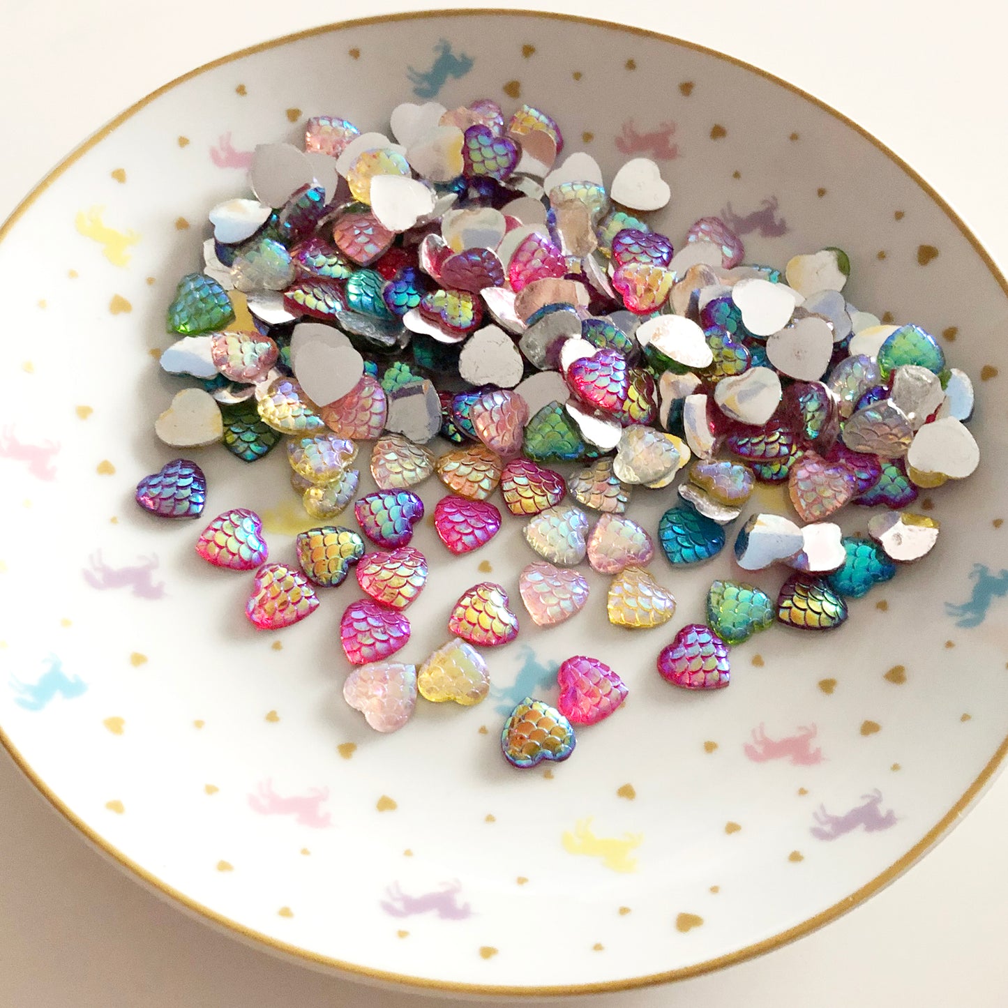 20 x AB coated fish scale heart cabochons
