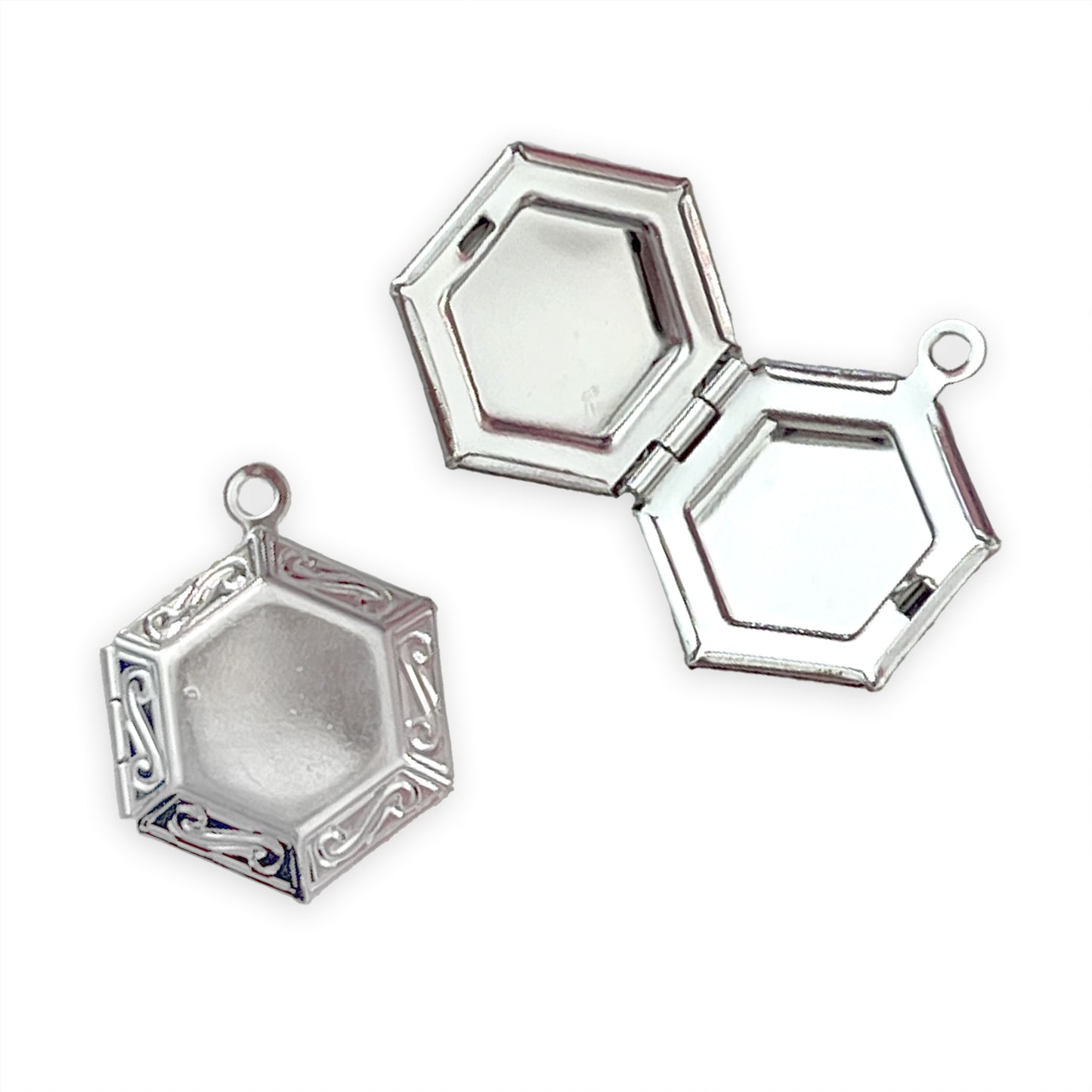 2 x Hexagon locket with embossed detail, silver colour