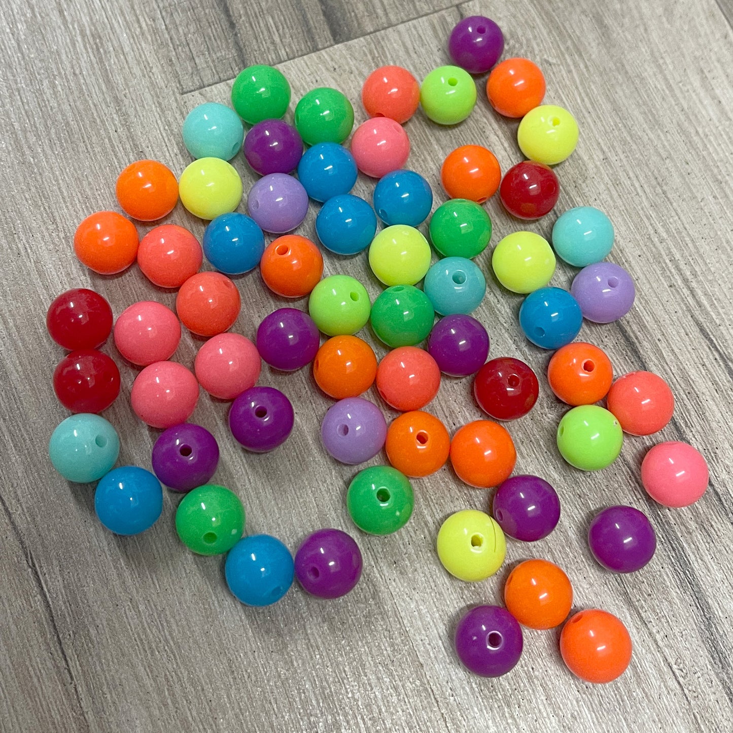 60 round fluorescent plastic beads, 10mm