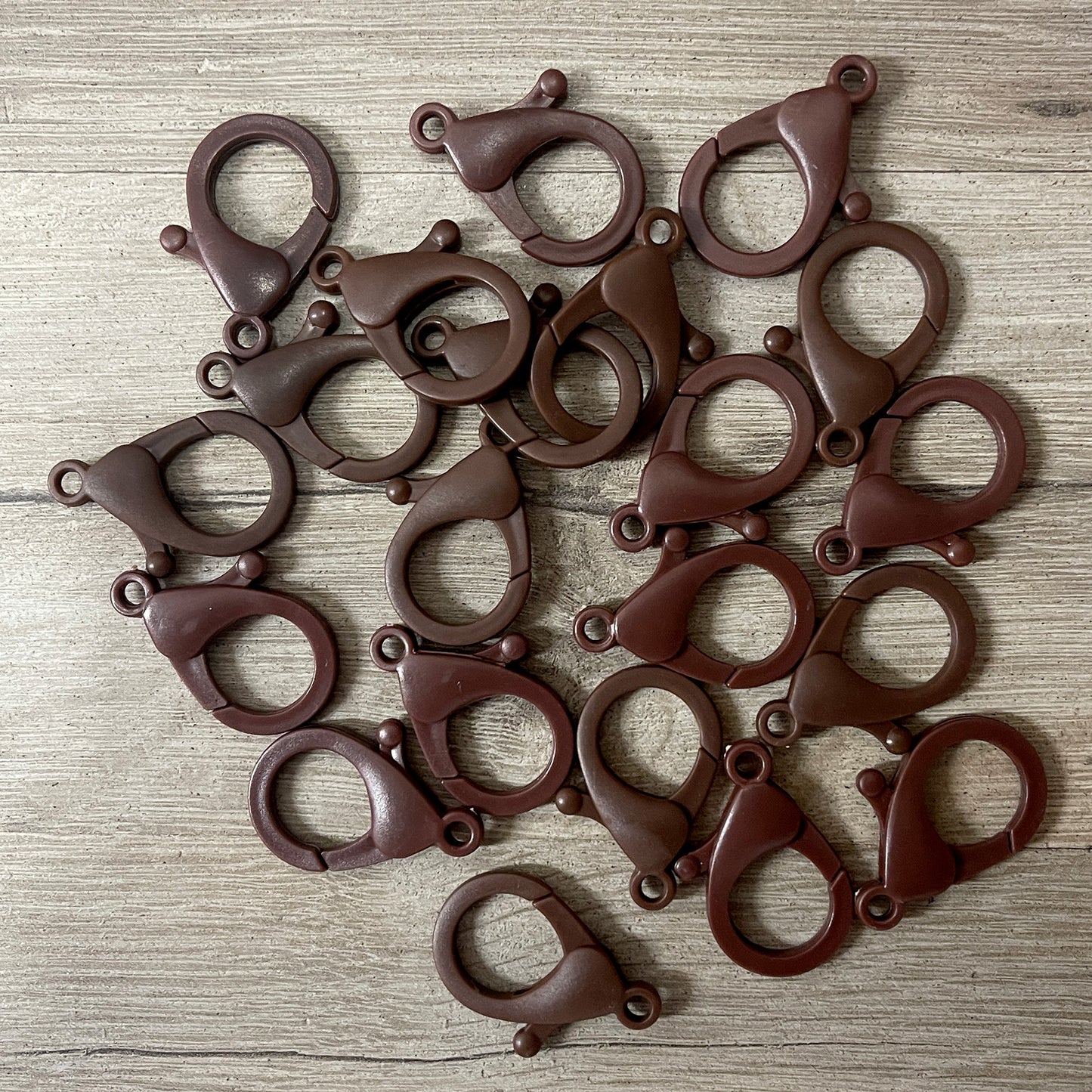 20 Brown plastic lobster clasps keyrings