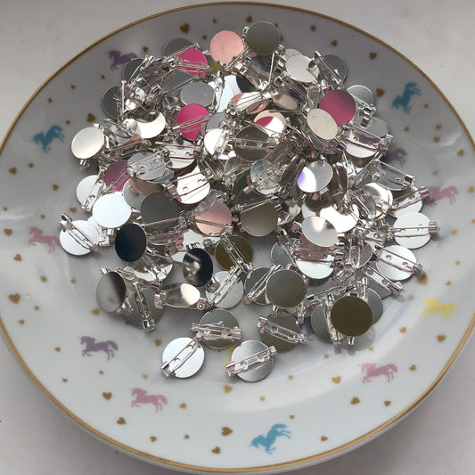 6 x silver colour flat pad brooch backs for cabochons