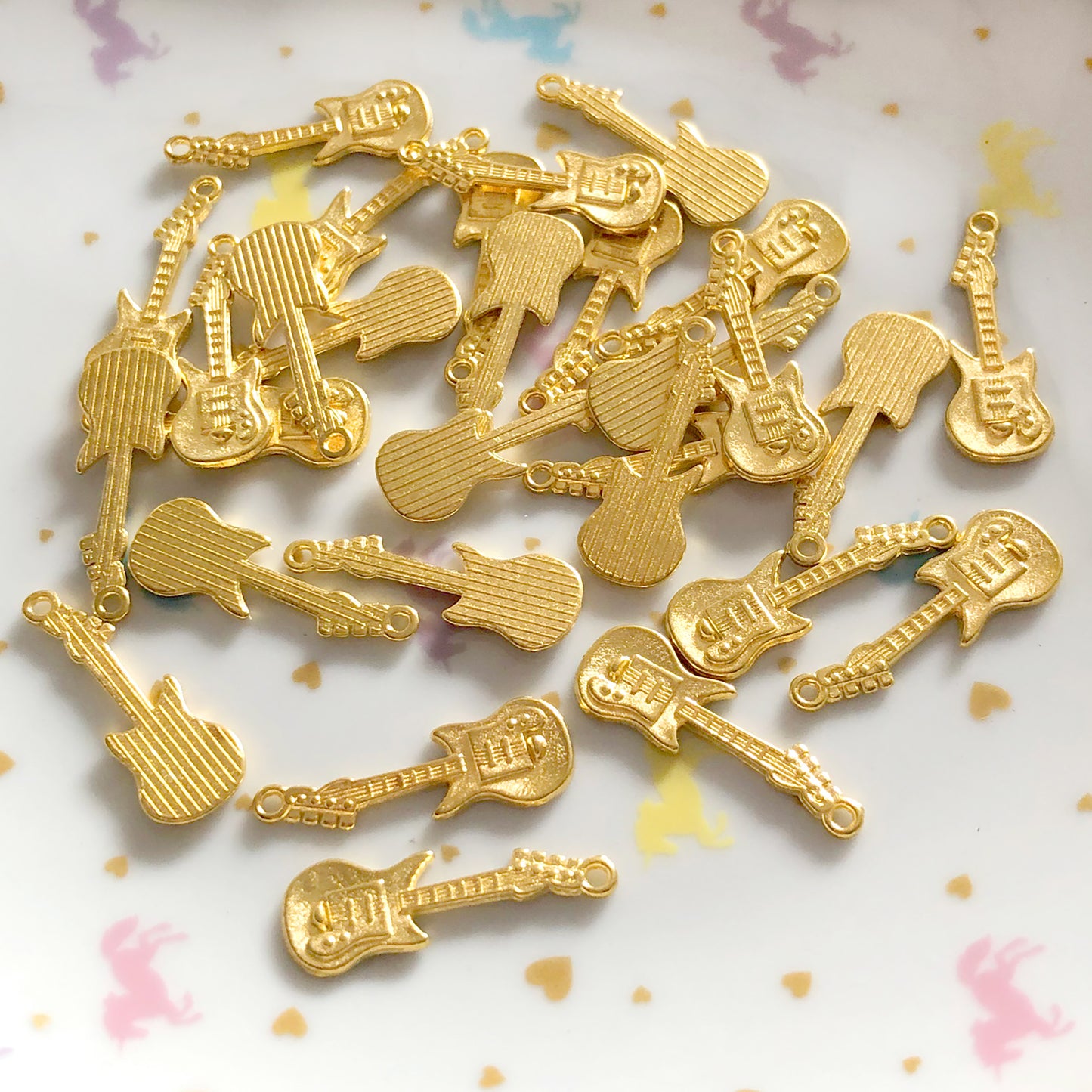 8 gold colour guitar charms