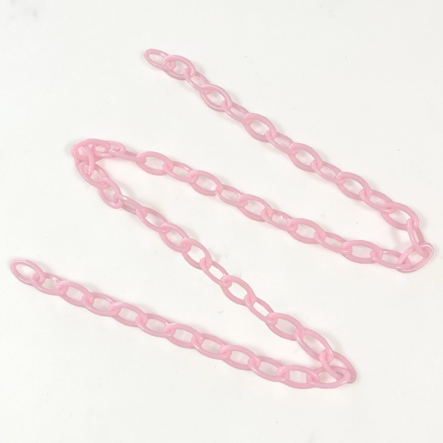 Light pink colour plastic chain, 50cm long