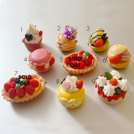 Macaroon or desert charm, large