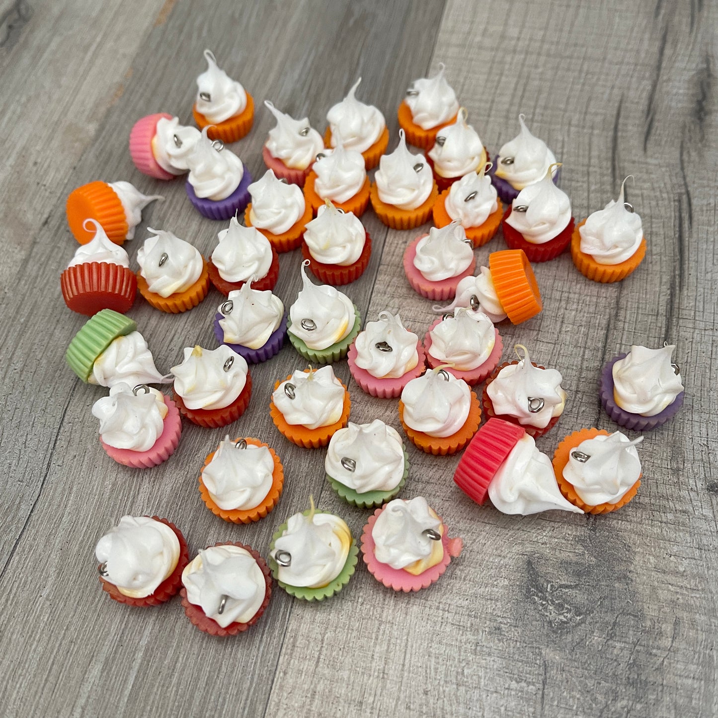 40 mini cake pendants with loop, B-GRADE