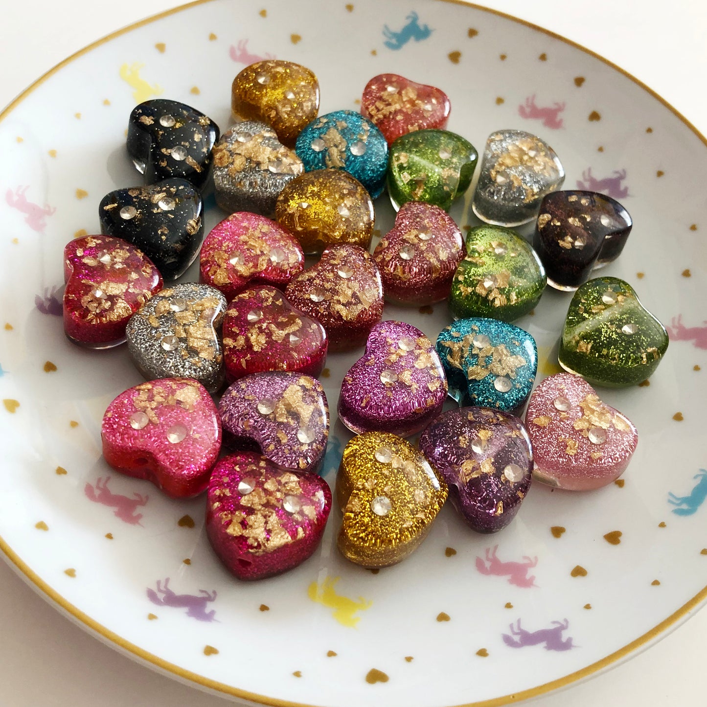 4 resin glitter heart beads