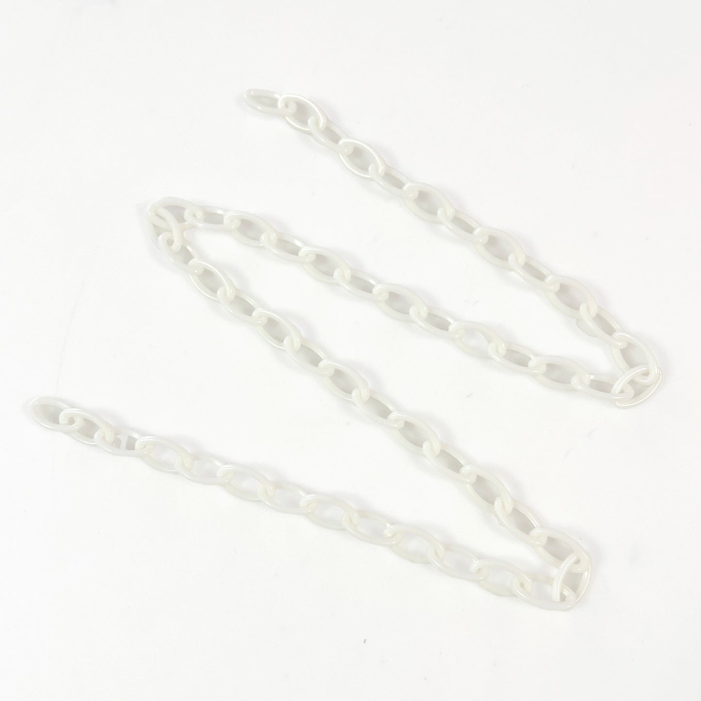 White colour plastic chain, 50cm long