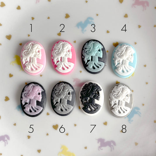 1 x Skeleton lady resin cameo